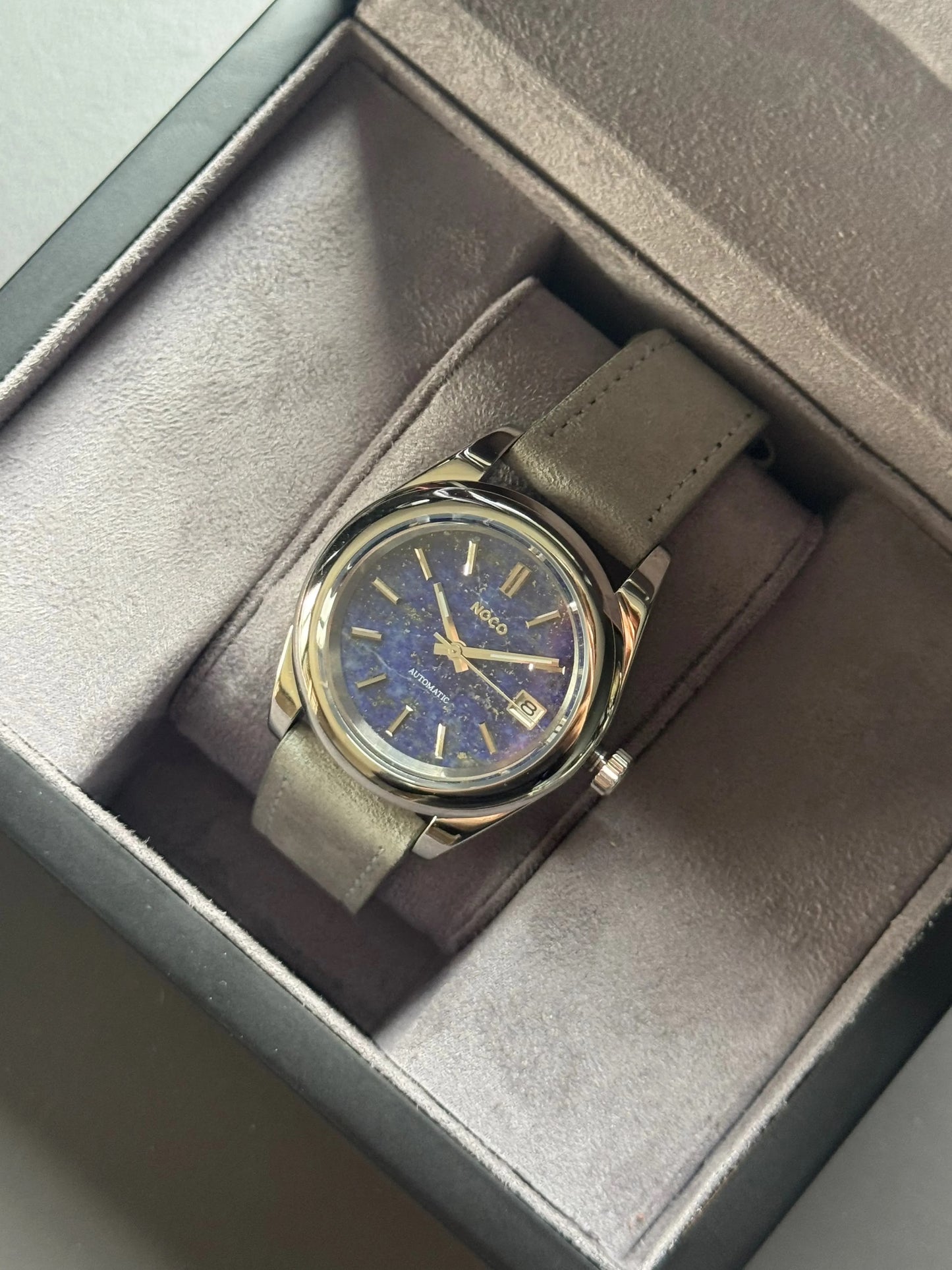 Montre belge Noco Watches cadran en véritable pierre de lapis lazuli